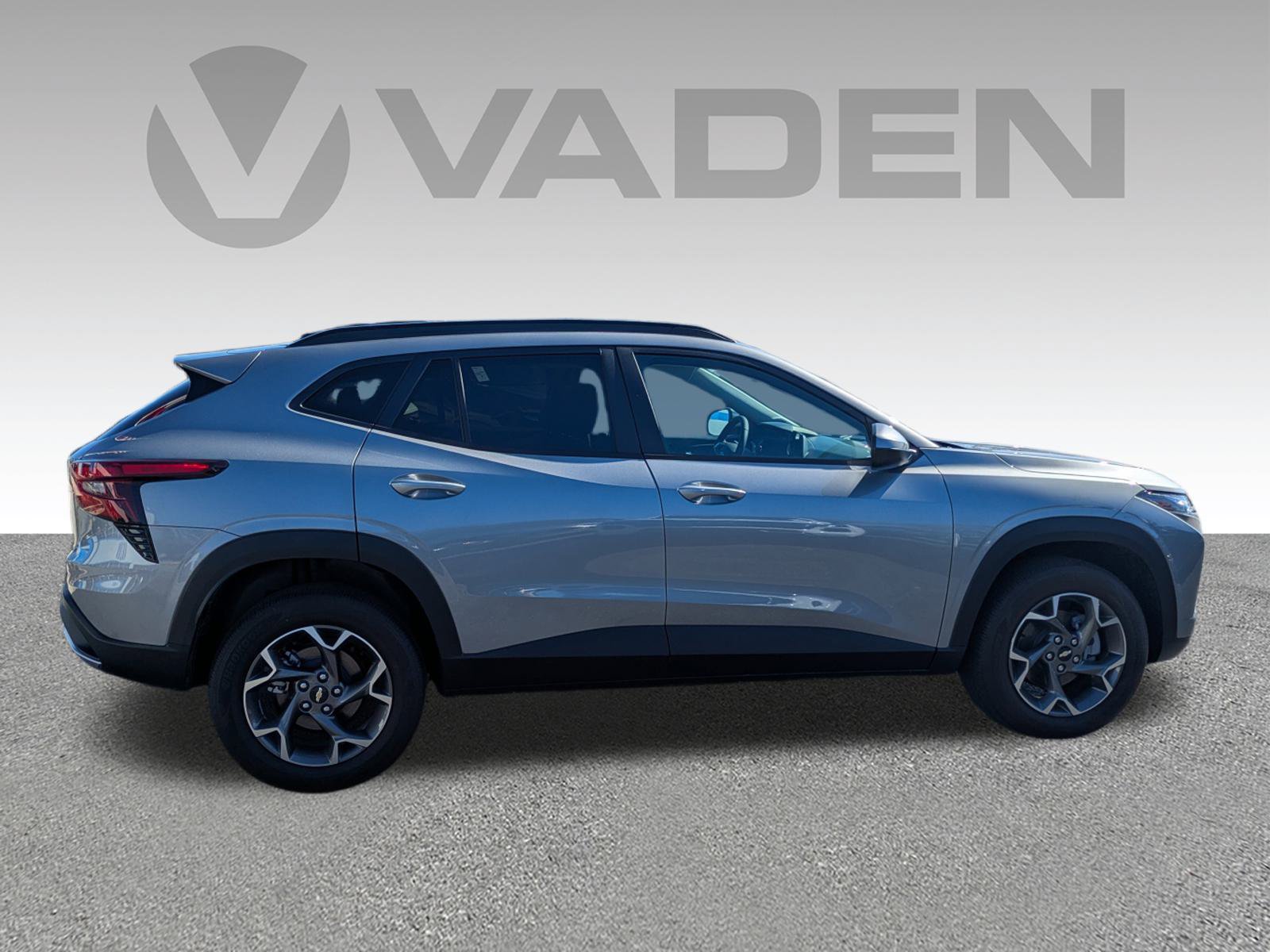 New 2025 Chevrolet Trax LT w/ Driver Confidence Package FWD image 25