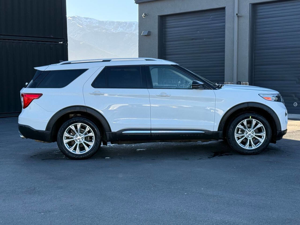 Used 2021 Ford Explorer Limited w/ Equipment Group 301A image 3