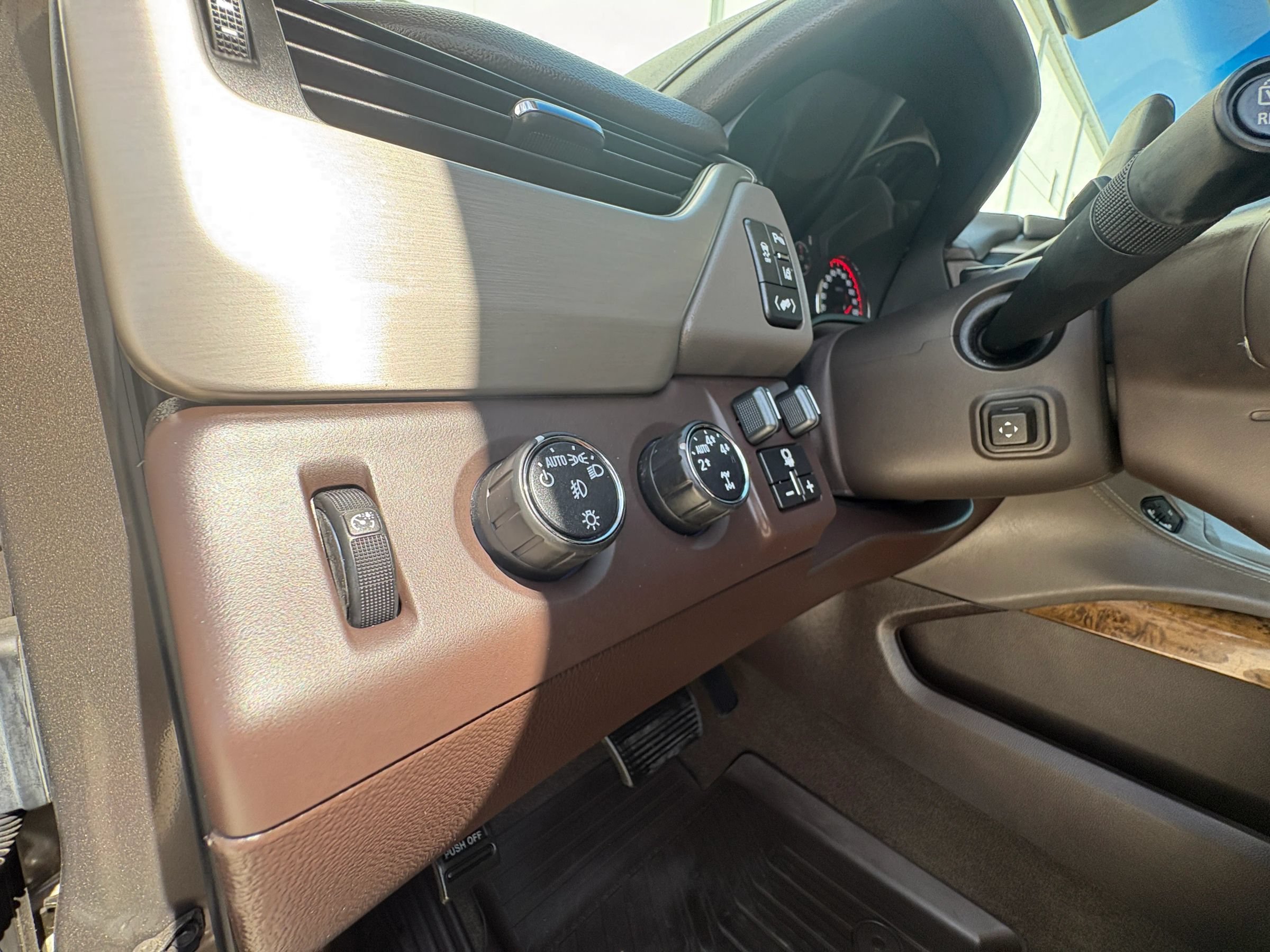 Used 2015 GMC Yukon Denali w/ Enhanced Security Package AWD/4WD image 12