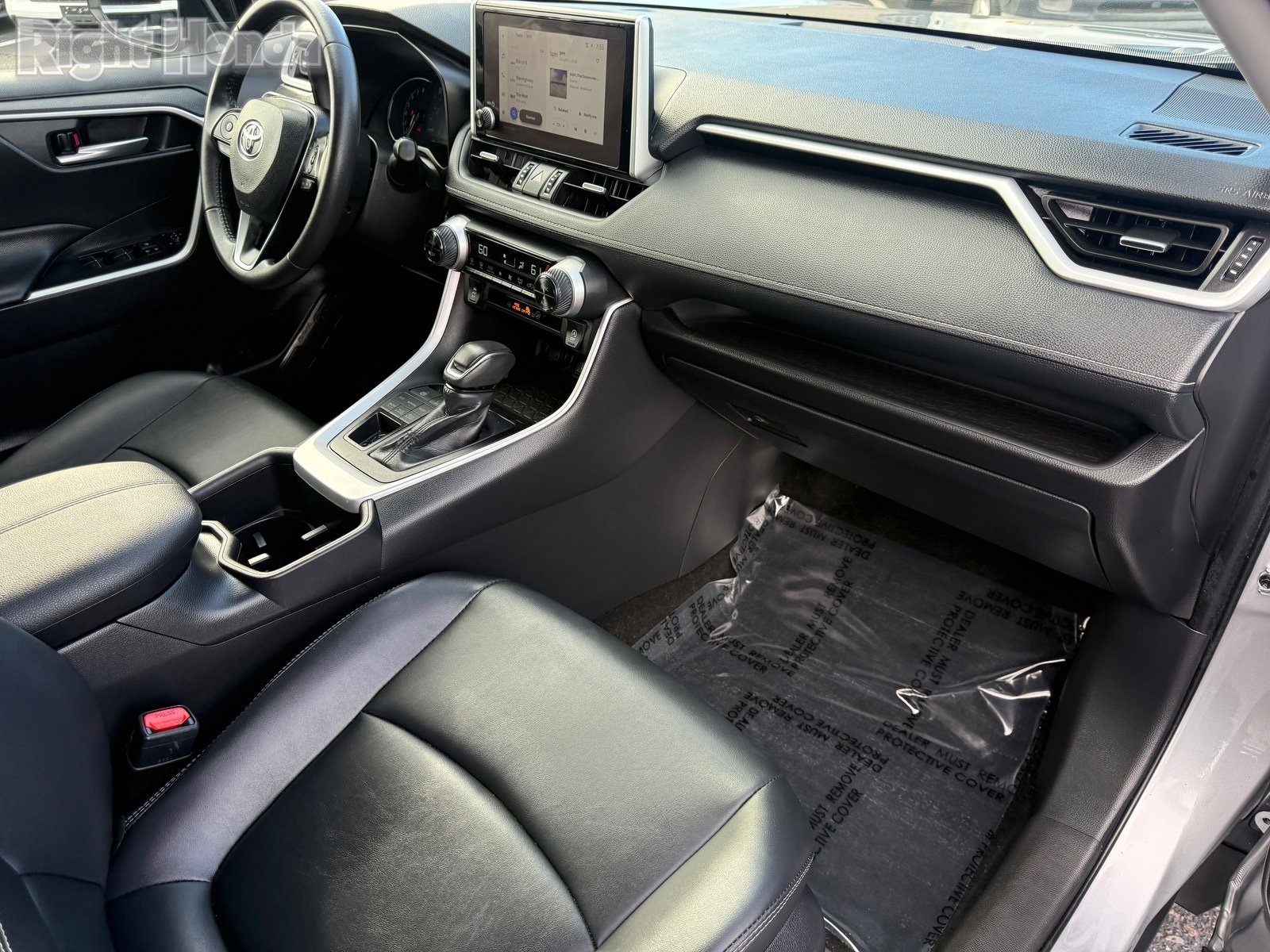 Used 2025 Toyota RAV4 XLE Premium image 30