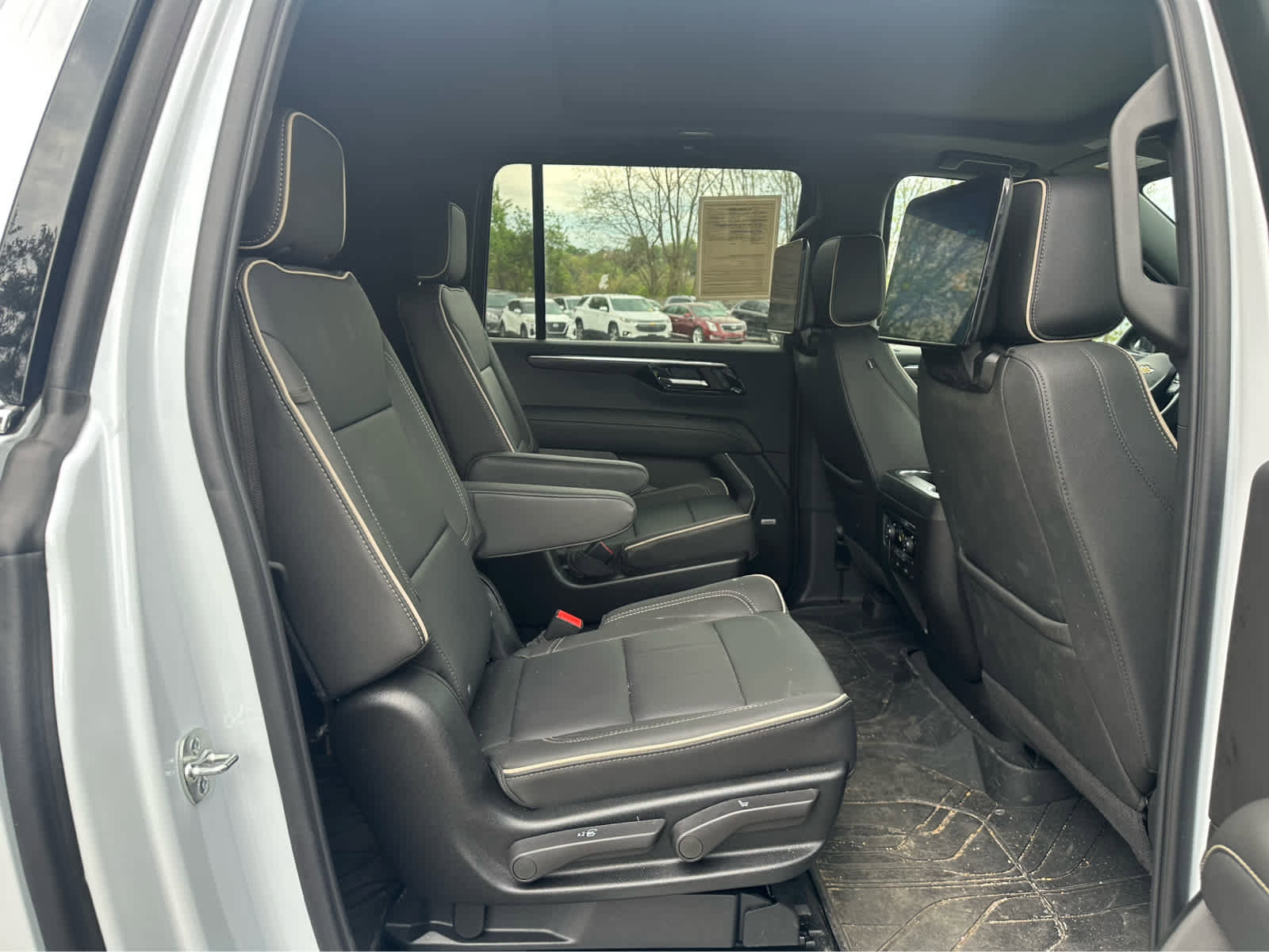 Used 2026 Chevrolet Suburban Premier AWD/4WD image 20