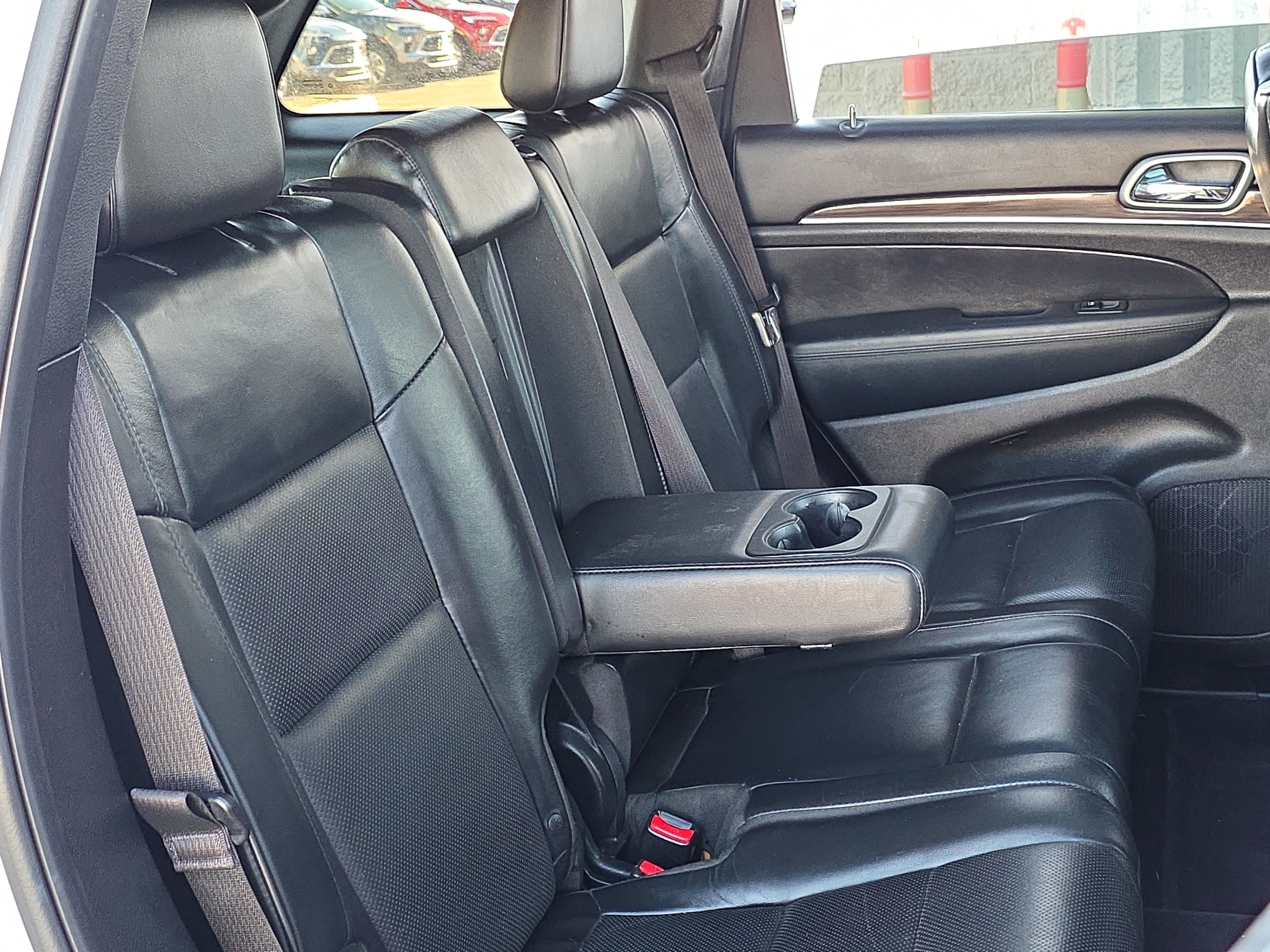 Used 2018 Jeep Grand Cherokee Overland AWD/4WD image 26