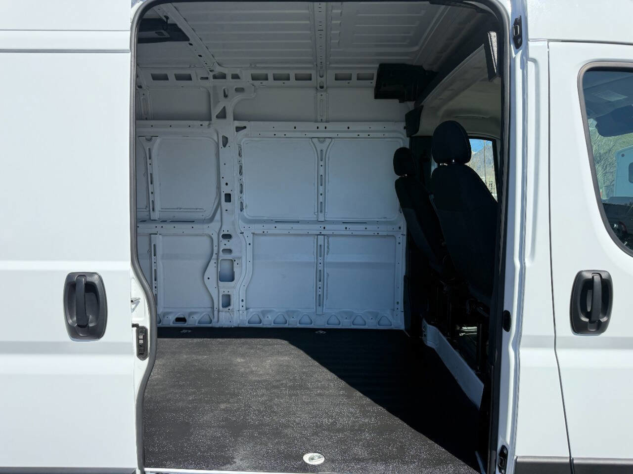 Used 2024 RAM ProMaster 2500 w/ Convenience Group FWD image 24
