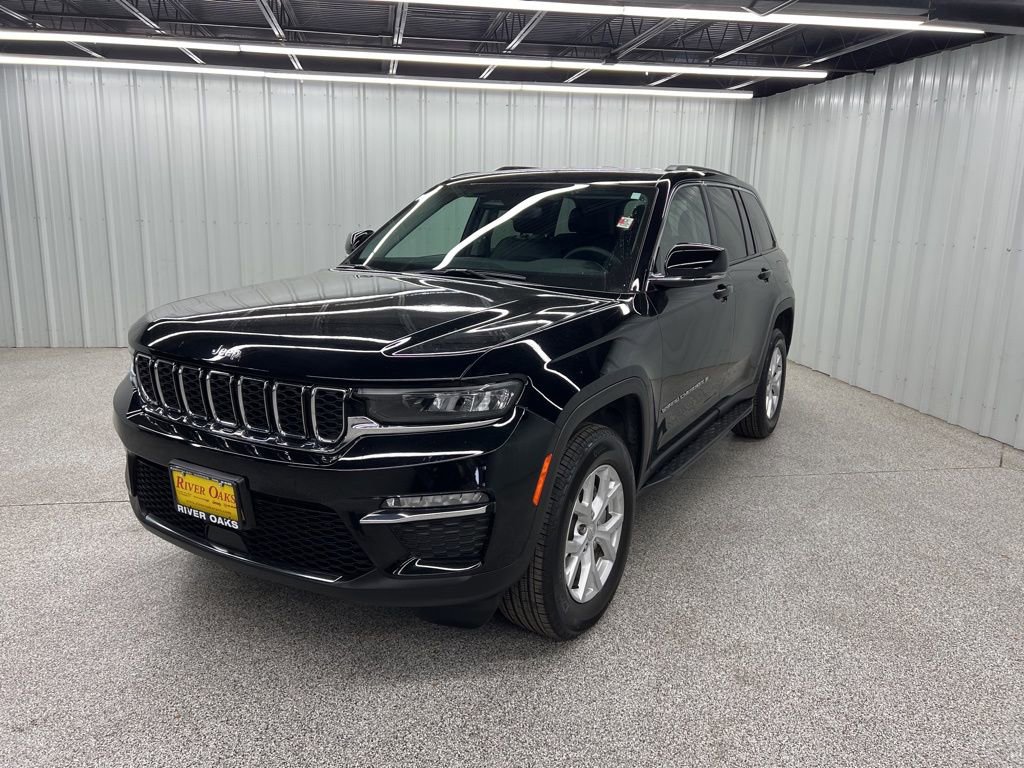 Used 2023 Jeep Grand Cherokee Limited image 3