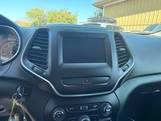 Used 2020 Jeep Cherokee Latitude FWD image 27