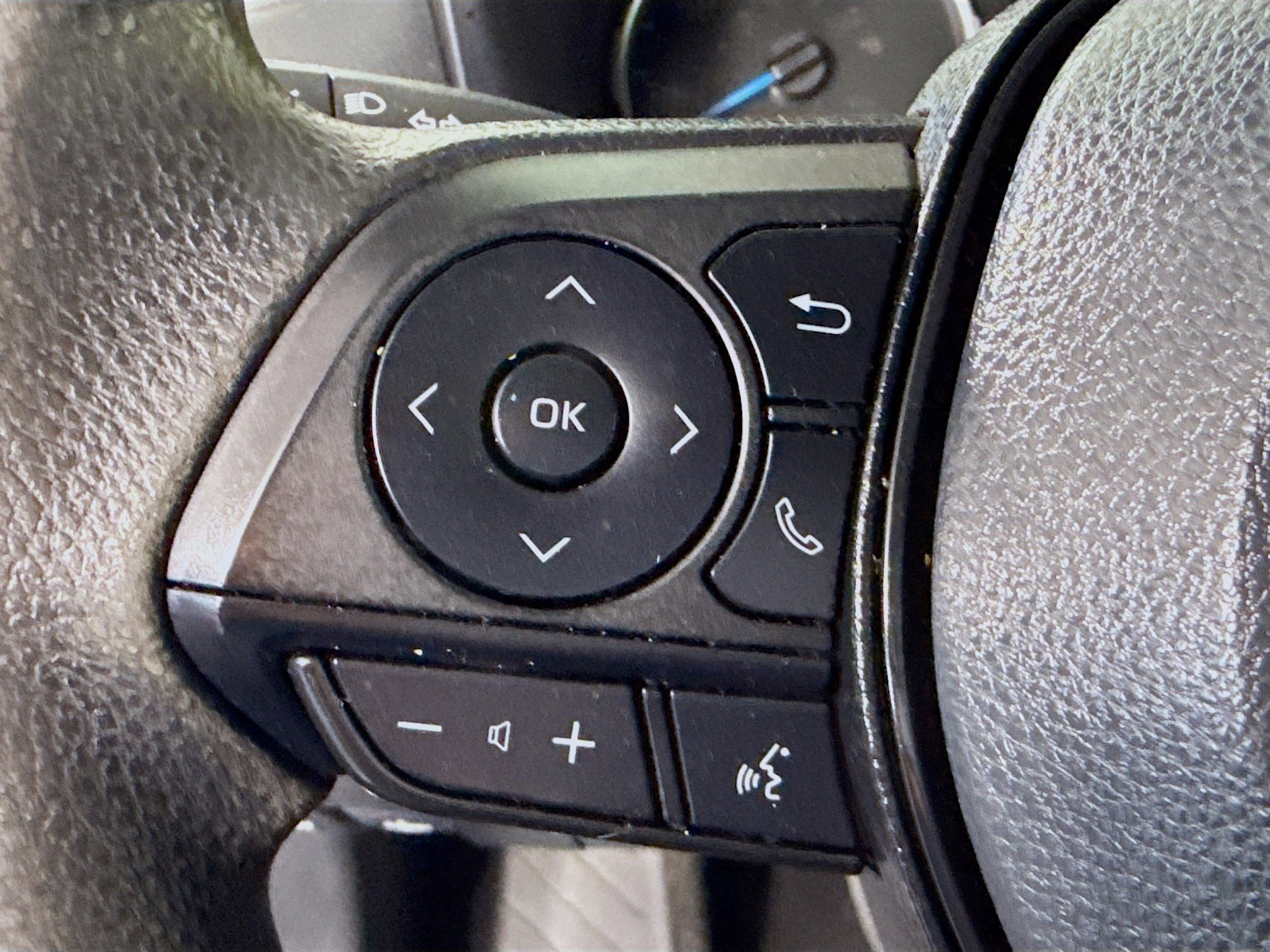 Used 2022 Toyota RAV4 LE image 14