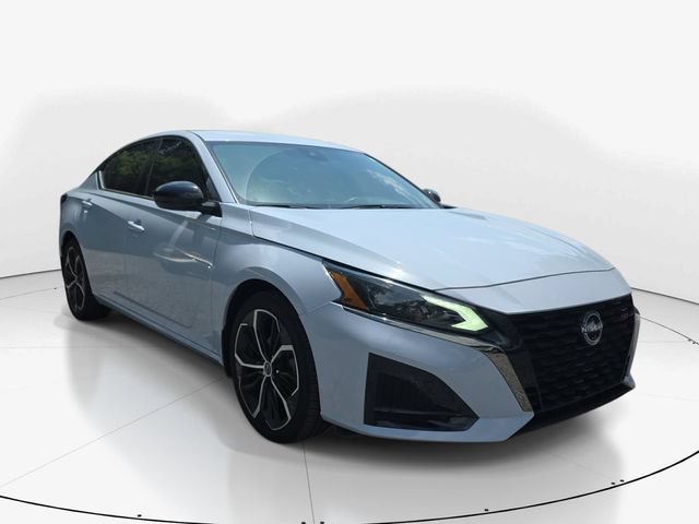 Used 2024 Nissan Altima 2.5 SR FWD image 3