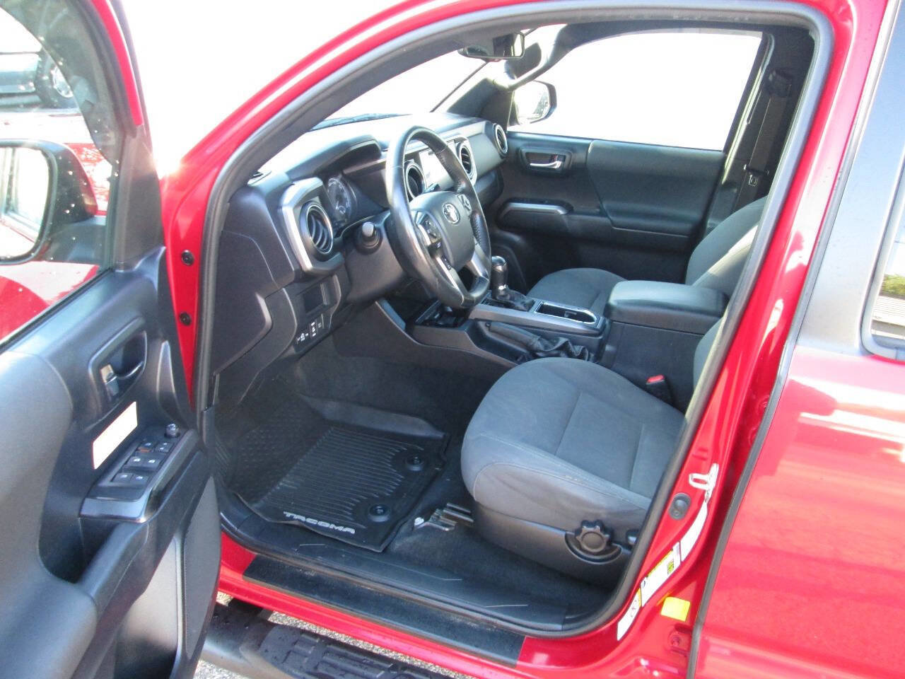 Used 2019 Toyota Tacoma TRD Off-Road image 15