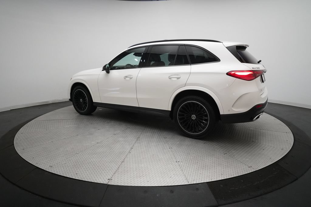 Used 2025 Mercedes-Benz GLC 300 4MATIC image 34