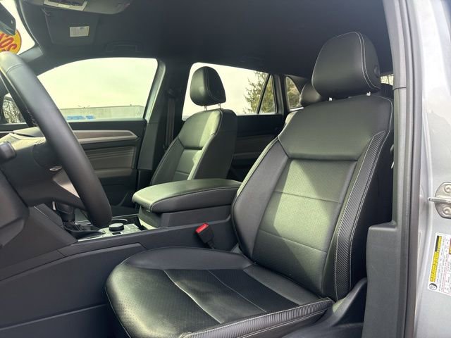 Used 2023 Volkswagen Atlas Cross Sport SE w/ Black Wheel Package image 10