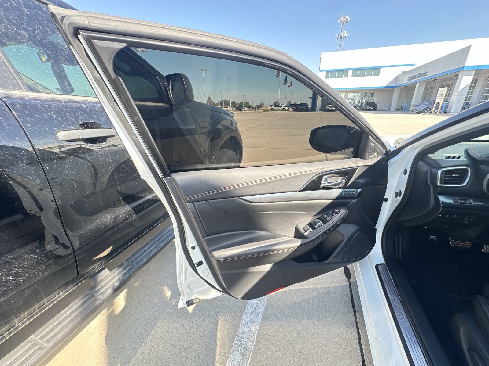 Used 2022 Nissan Maxima SR w/ Sport Mat Group FWD image 23