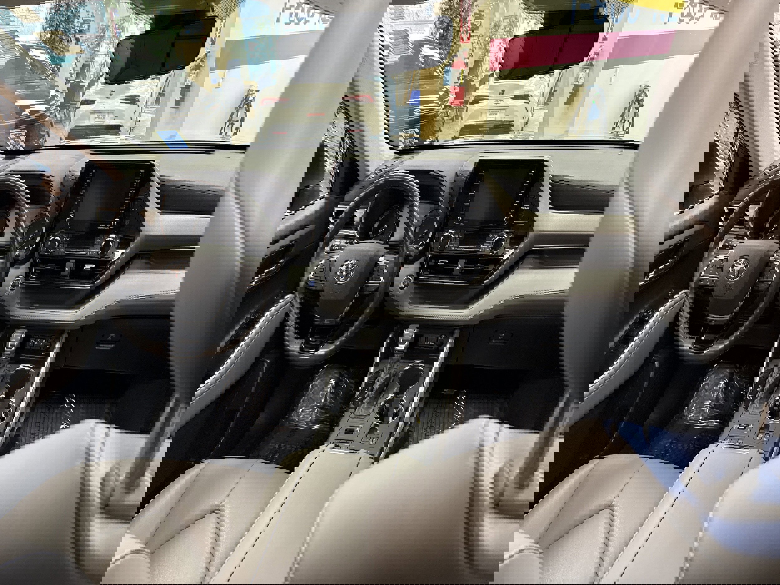 Used 2021 Toyota Highlander XLE image 21