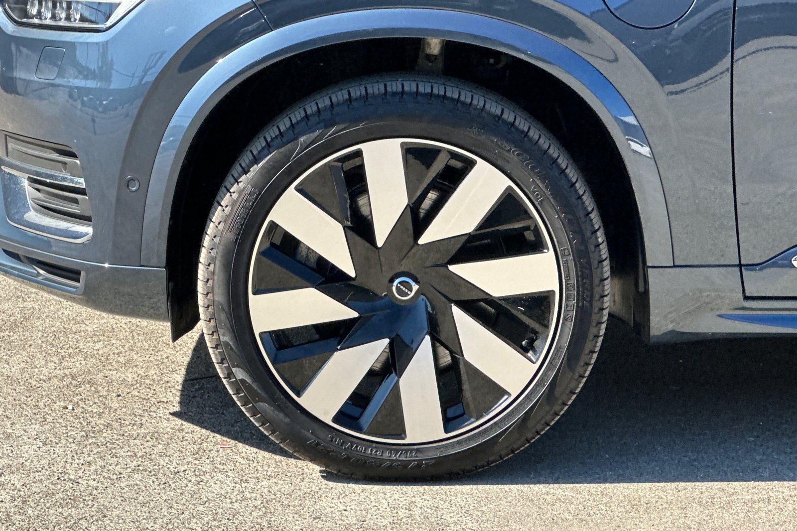 Certified 2024 Volvo XC90 T8 Ultimate w/ Protection Package AWD/4WD image 12