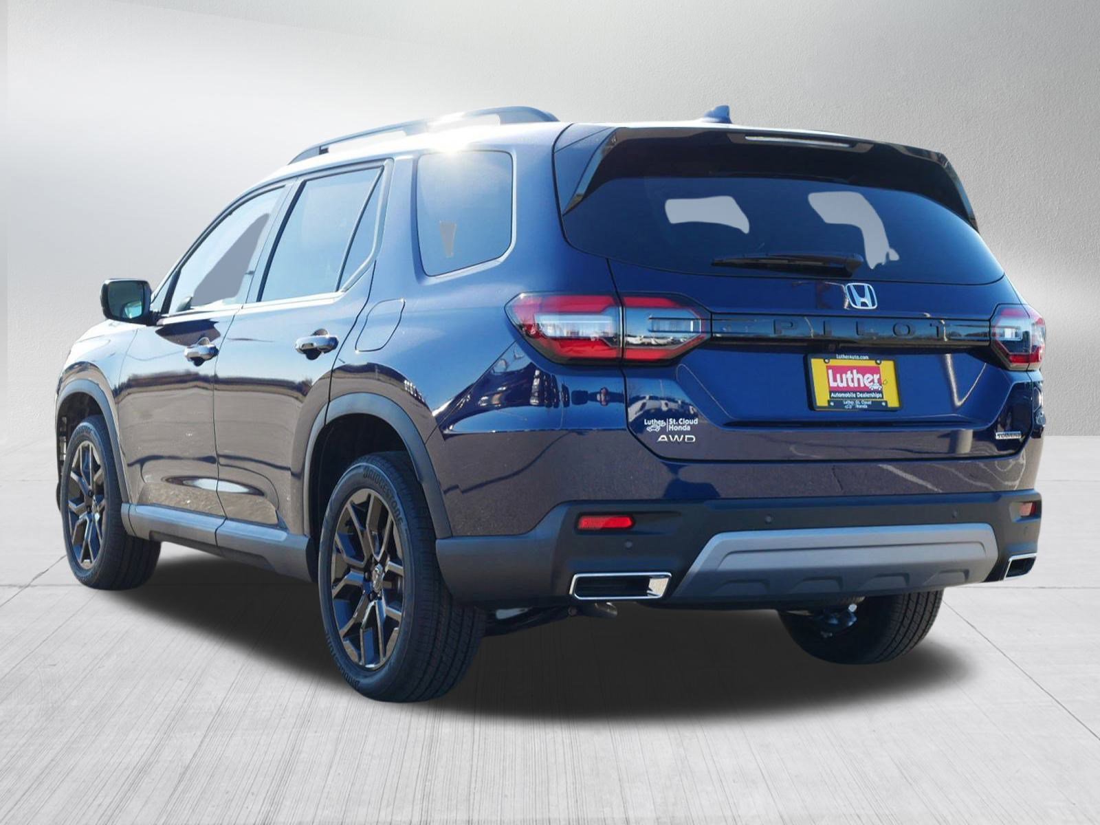 New 2025 Honda Pilot Touring image 3