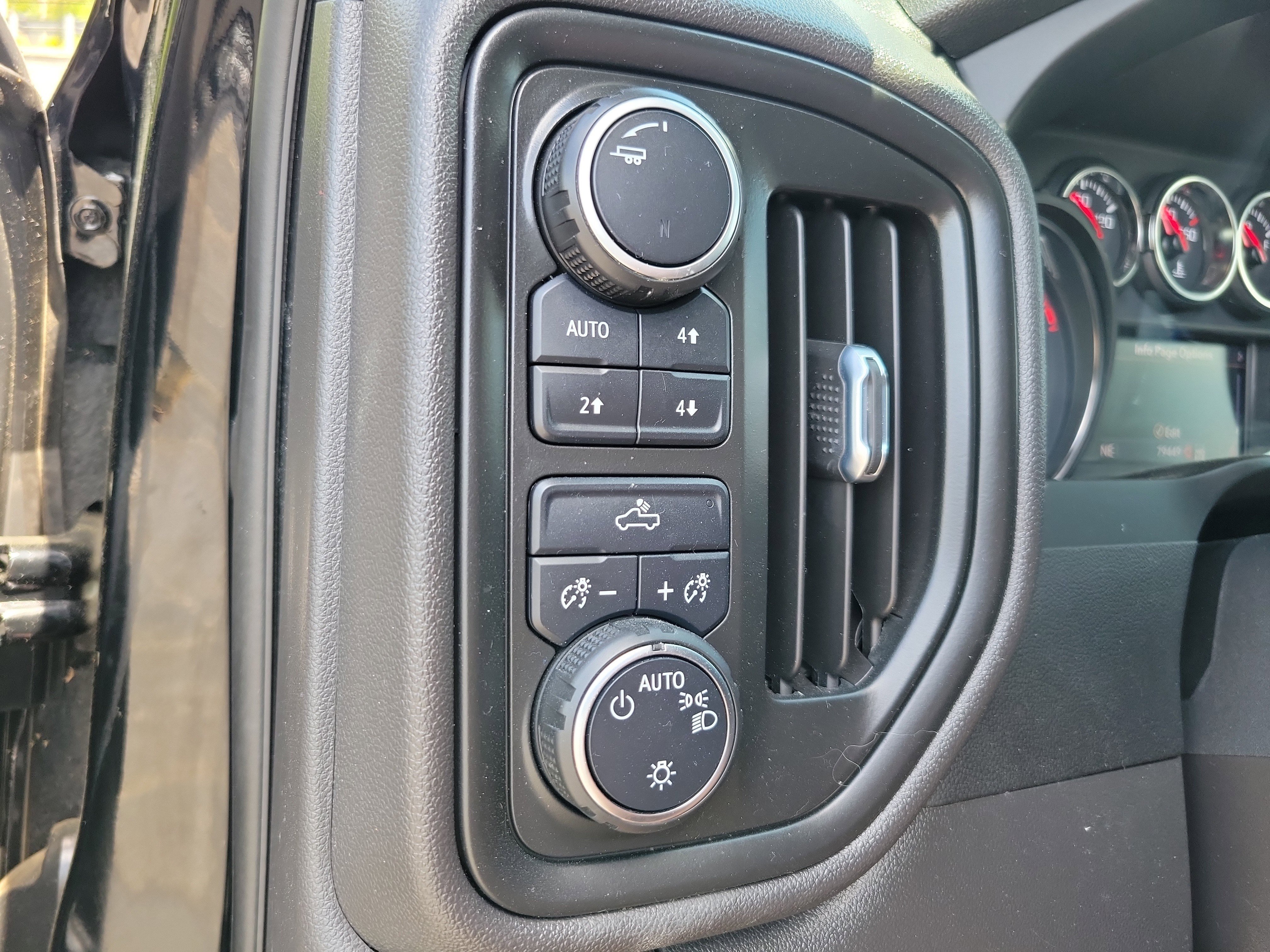 Used 2022 Chevrolet Silverado 1500 Custom Trail Boss w/ Safety Confidence Package AWD/4WD image 12