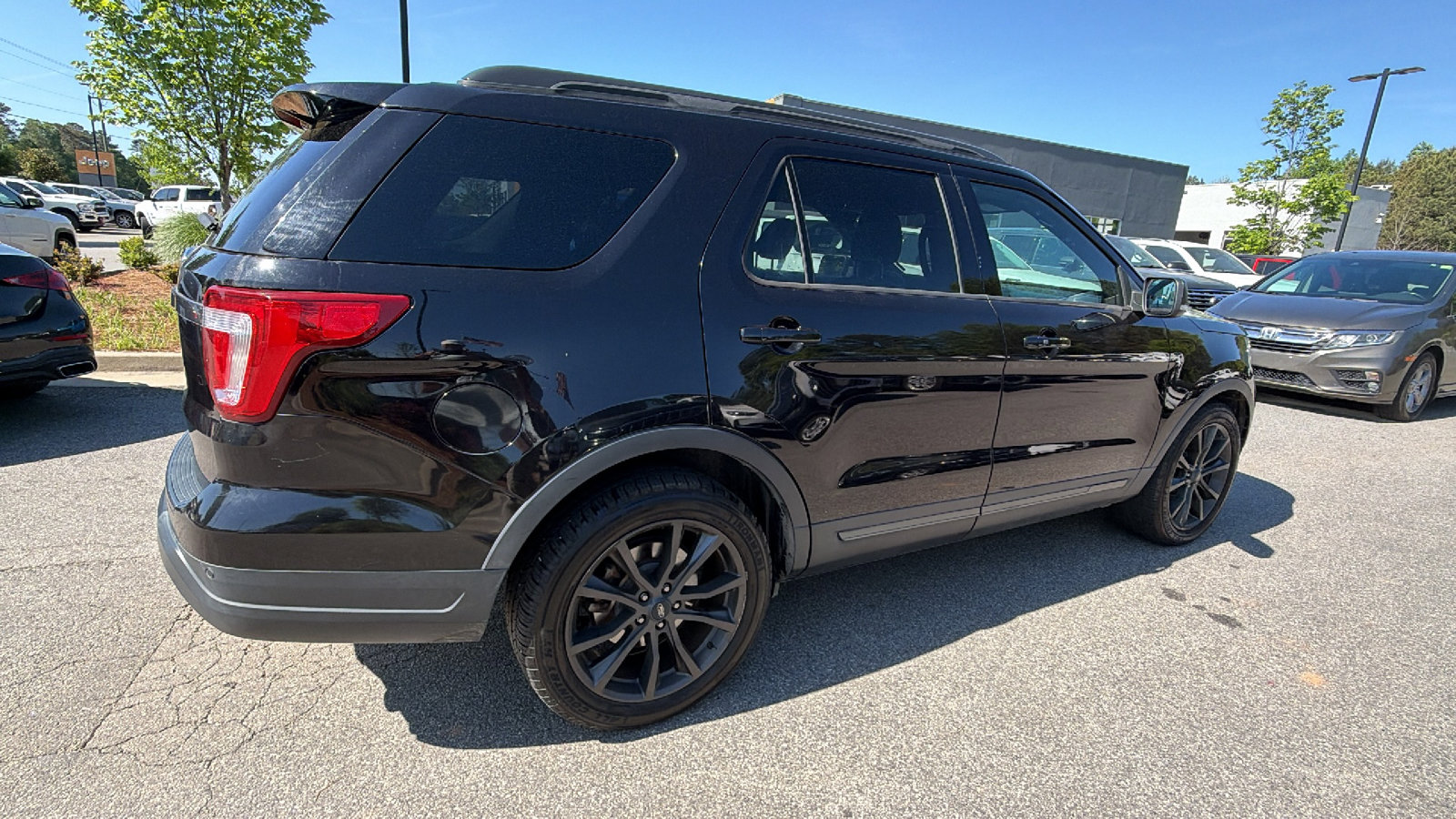 Used 2019 Ford Explorer XLT w/ Equipment Group 202A image 8