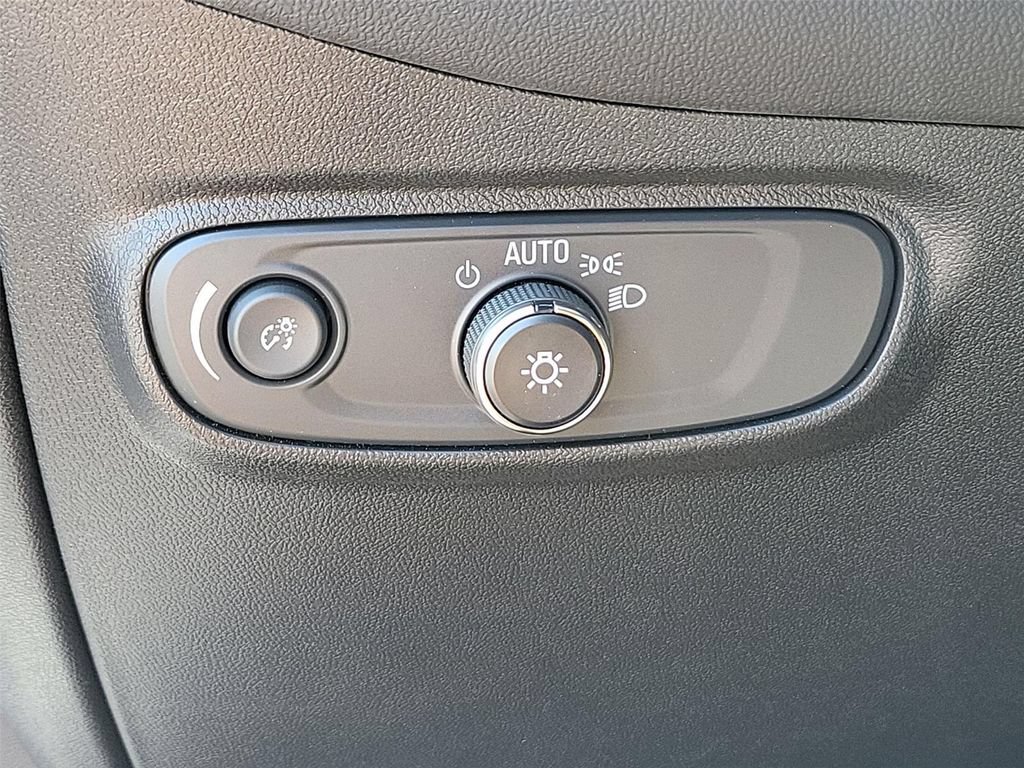 Used 2022 Chevrolet Equinox LS FWD image 9