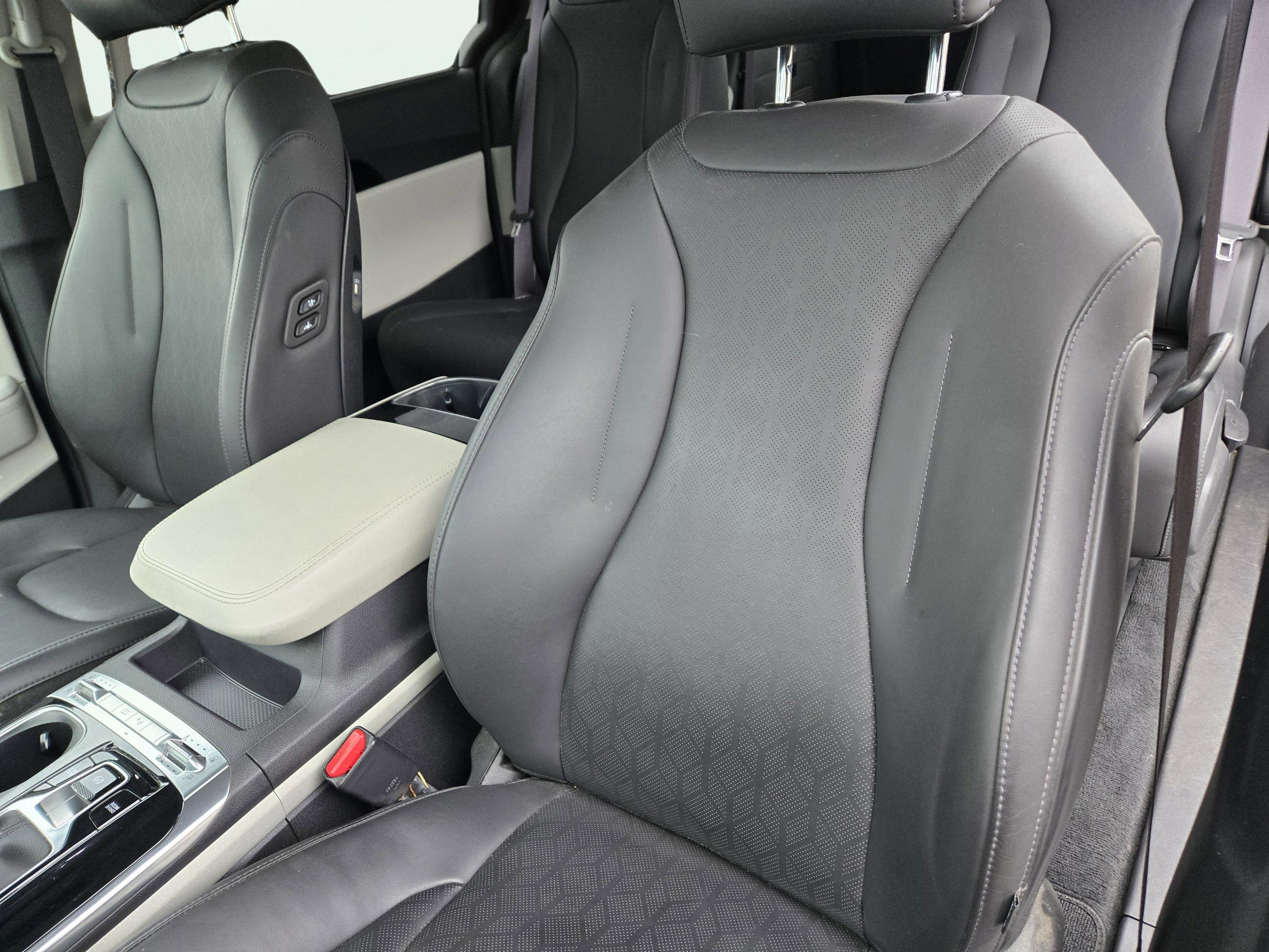 Used 2022 Kia Carnival SX image 16