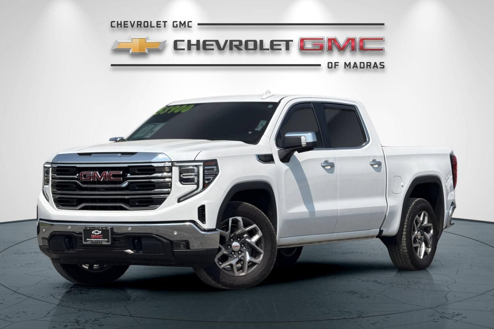 Used 2024 GMC Sierra 1500 SLT w/ SLT Premium Plus Package AWD/4WD image 7