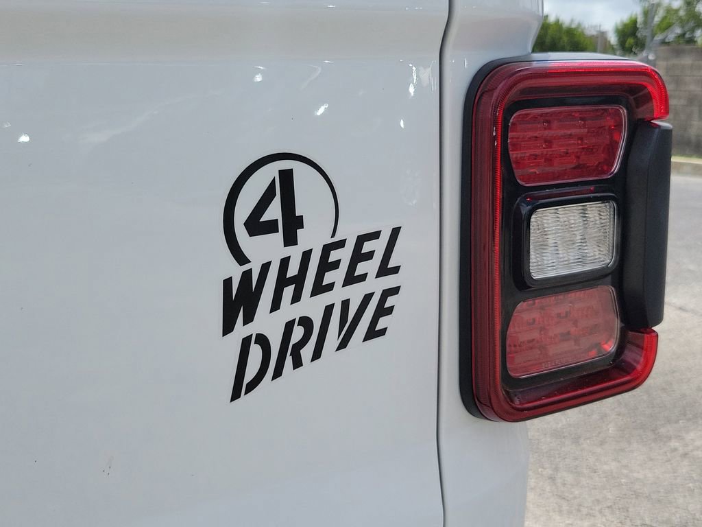 Certified 2025 Jeep Gladiator Mojave AWD/4WD image 7