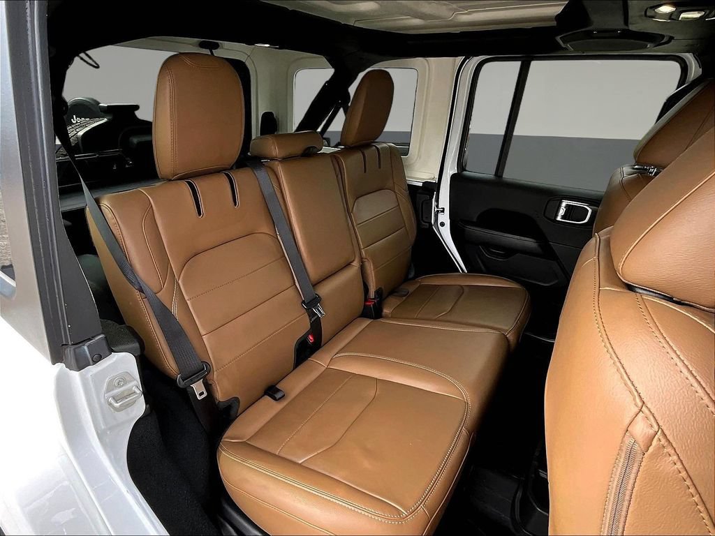 Used 2022 Jeep Wrangler Unlimited Sahara w/ Dual Top Group AWD/4WD image 29