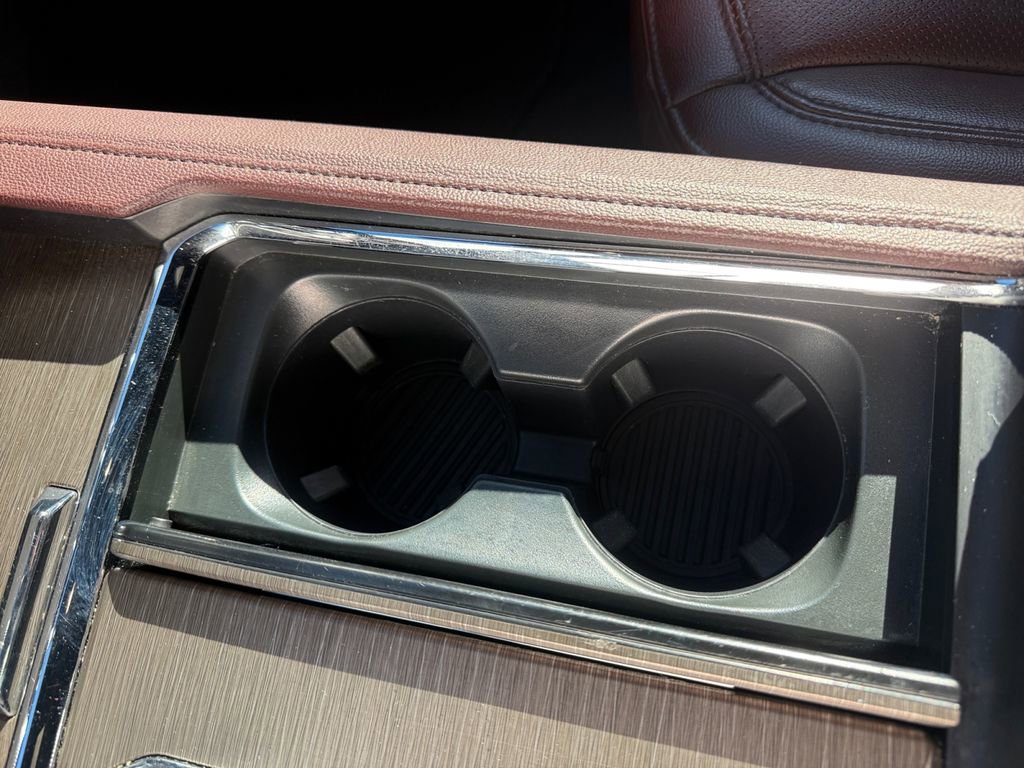 Used 2024 Ford Expedition Limited image 11