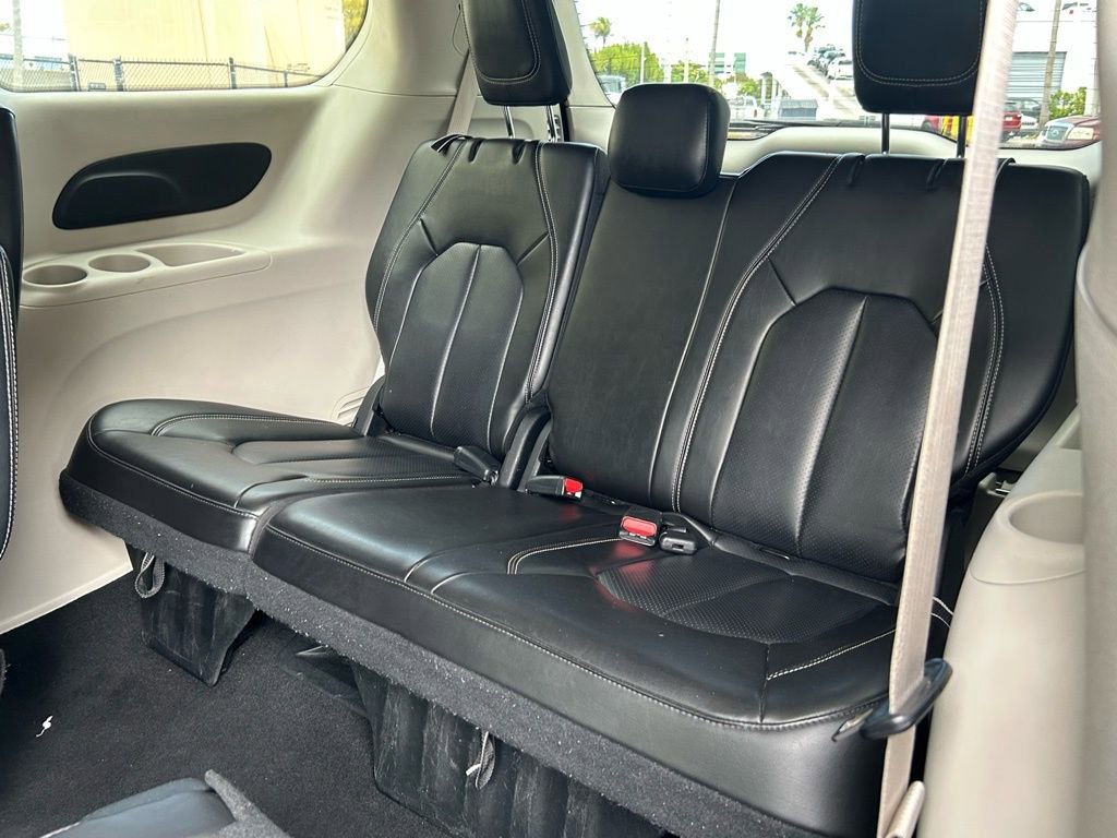 Used 2023 Chrysler Pacifica Touring-L FWD image 43