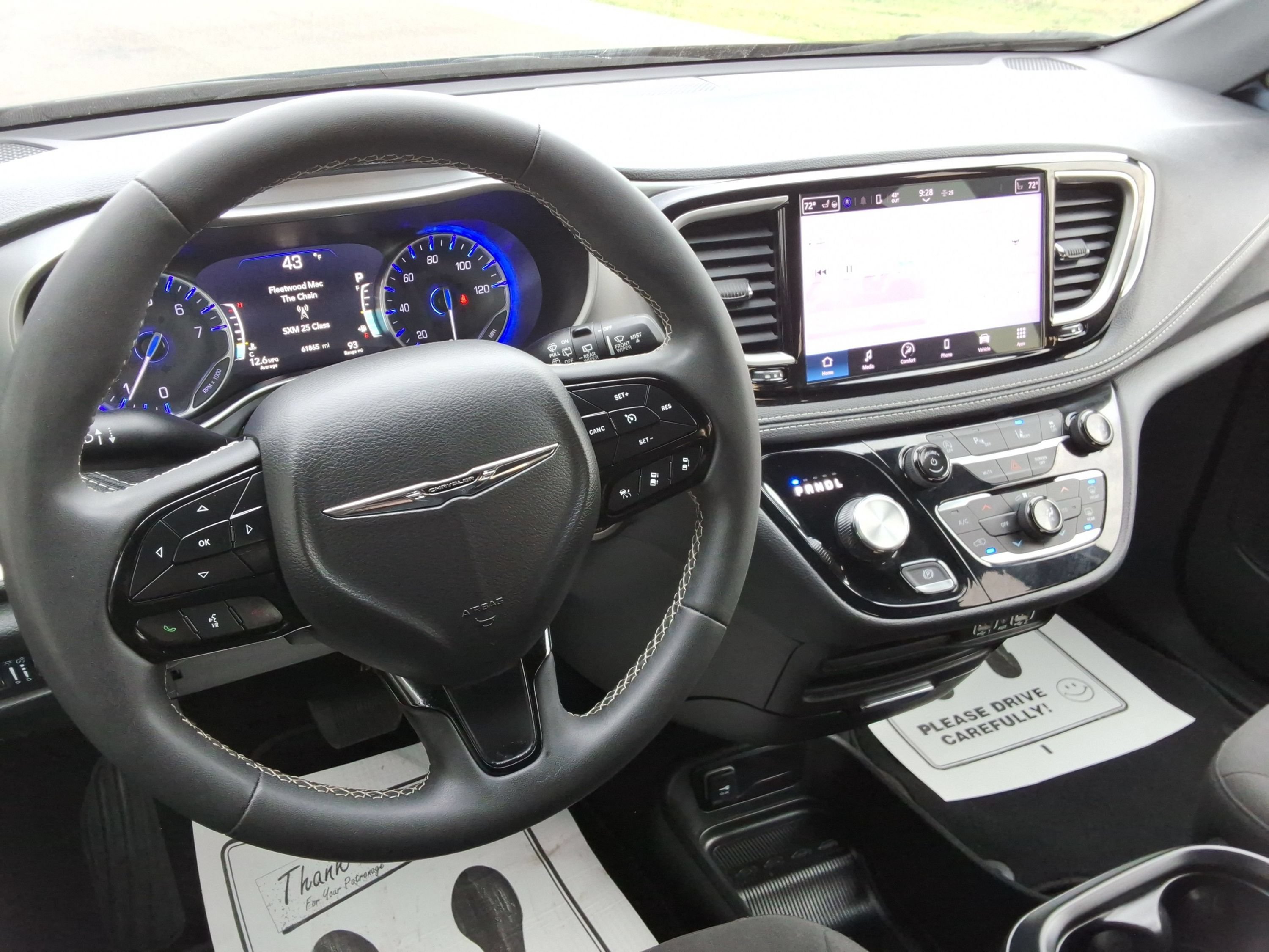 Used 2023 Chrysler Pacifica Touring FWD image 12