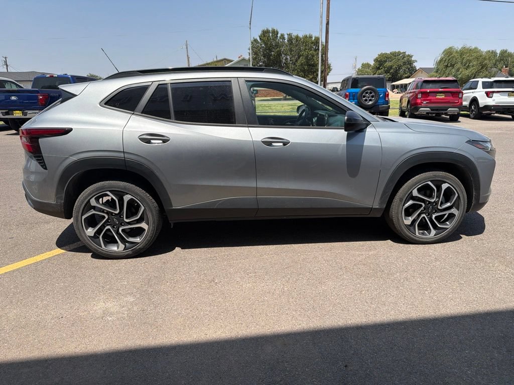 Used 2024 Chevrolet Trax RS w/ Driver Confidence Package FWD image 6