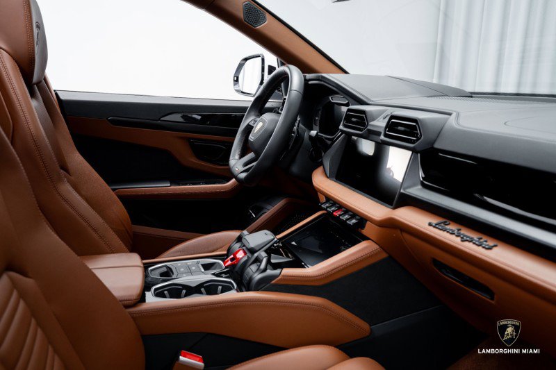 Used 2025 Lamborghini Urus SE image 43