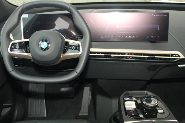 New 2026 BMW iX xDrive45 image 17