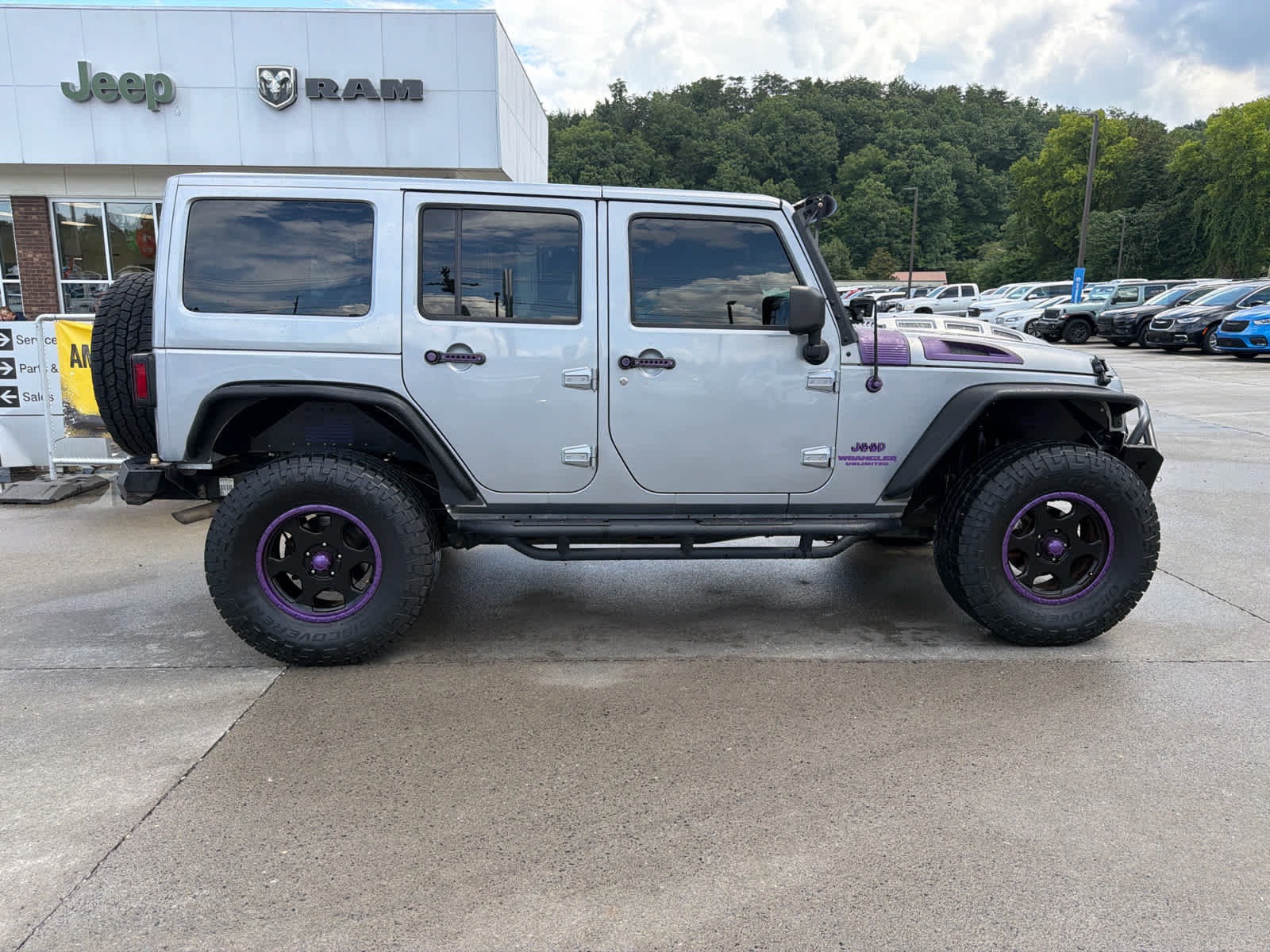 Used 2014 Jeep Wrangler Unlimited Rubicon w/ Connectivity Group AWD/4WD image 2