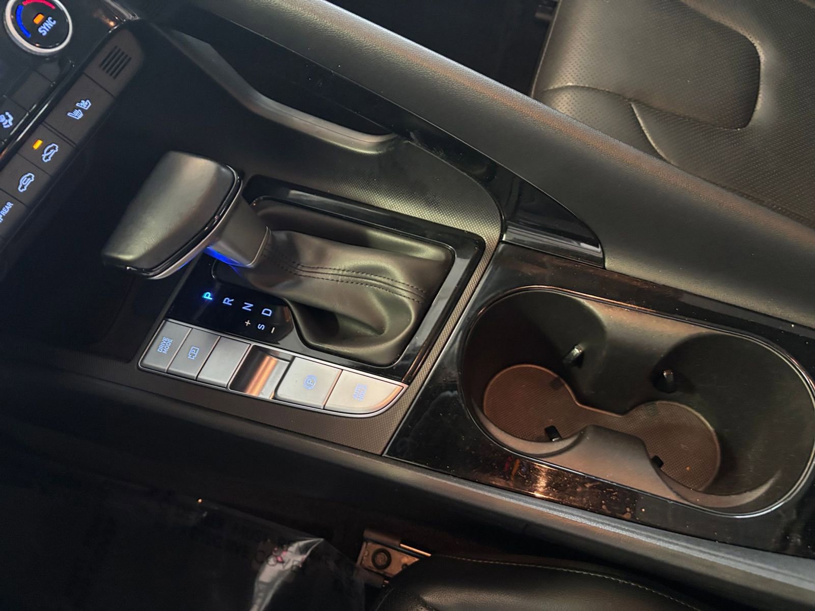 Used 2025 Hyundai Elantra Limited image 42