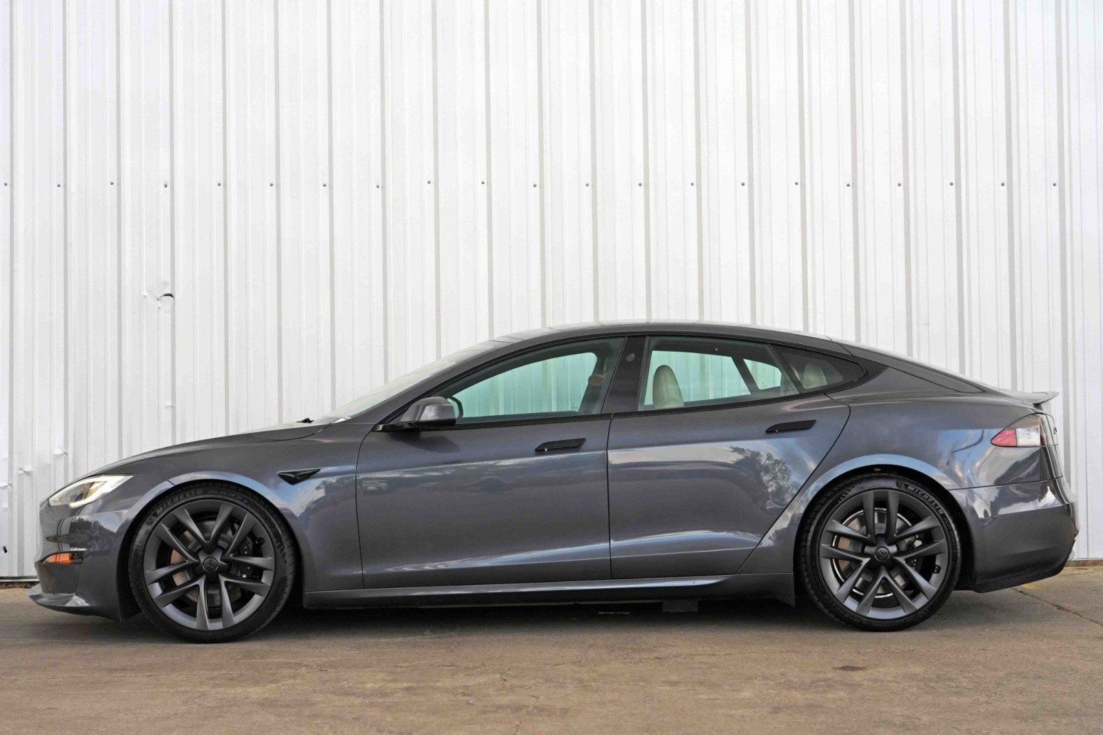 Used 2021 Tesla Model S Plaid image 8