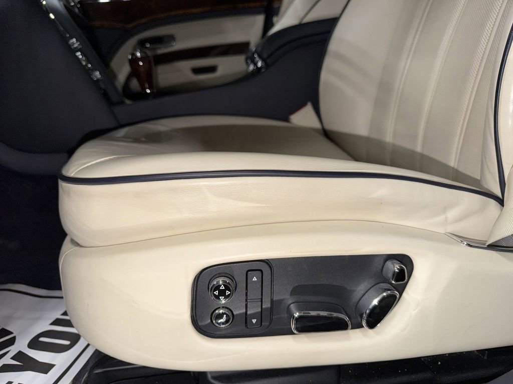Used 2016 Bentley Mulsanne image 14