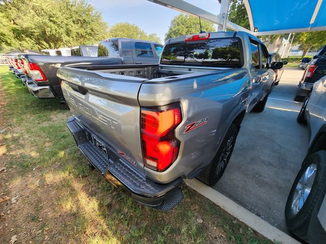 Used 2023 Chevrolet Colorado Z71 w/ Z71 Convenience Package 2 AWD/4WD image 6