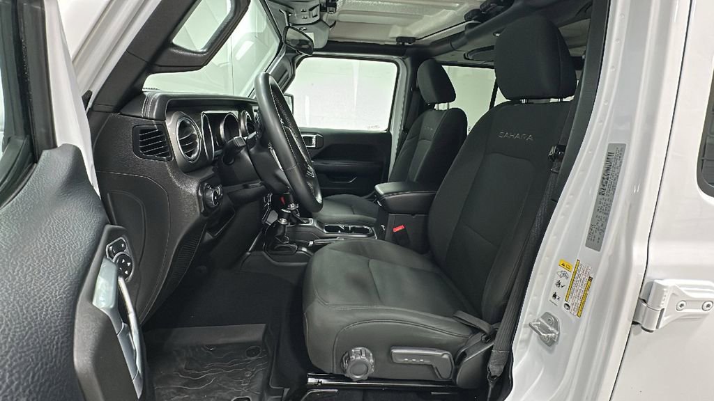 Used 2018 Jeep Wrangler Unlimited Sahara image 10