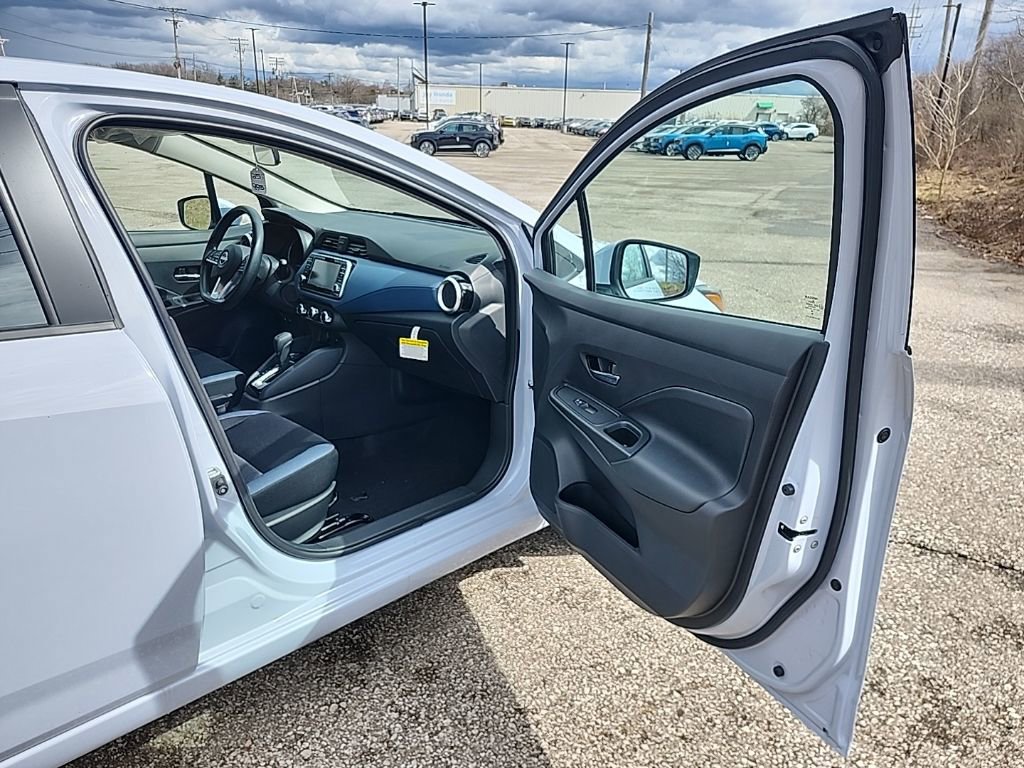 New 2025 Nissan Versa SV w/ Trunk Package FWD image 9