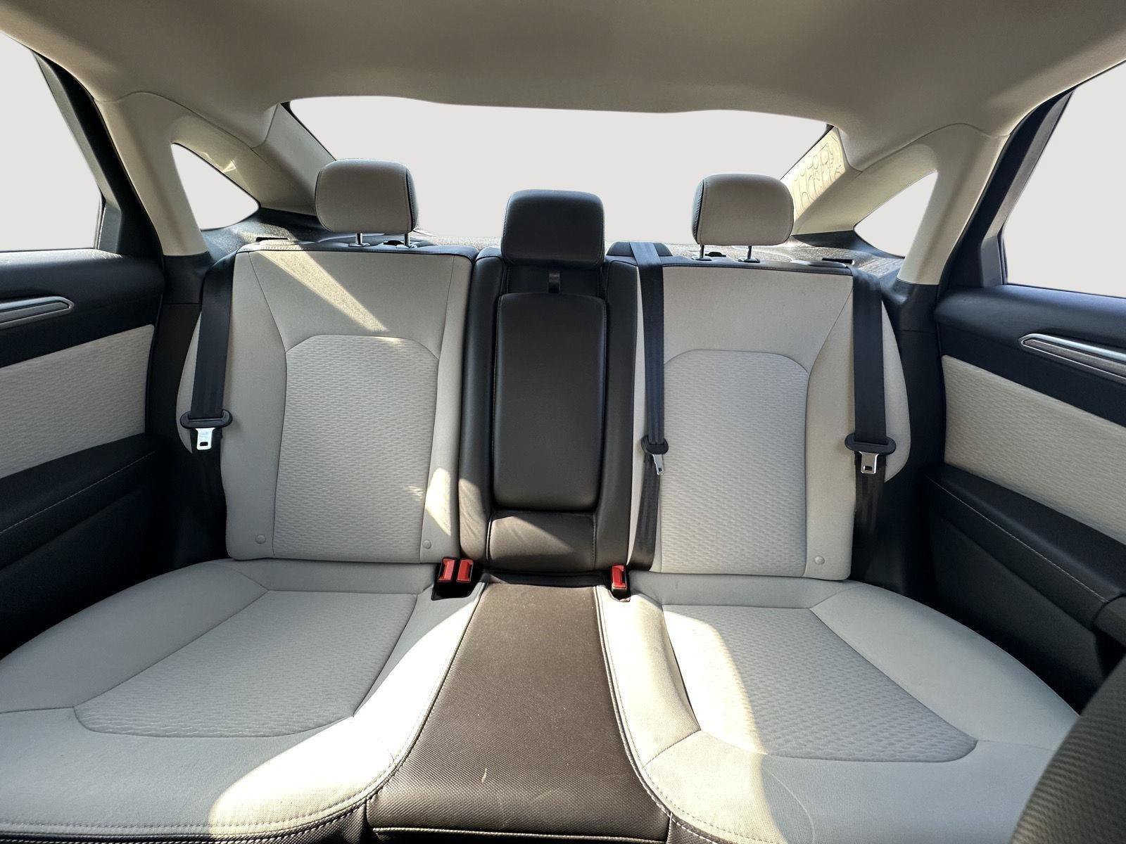 Used 2019 Ford Fusion SE w/ Equipment Group 151A FWD image 13