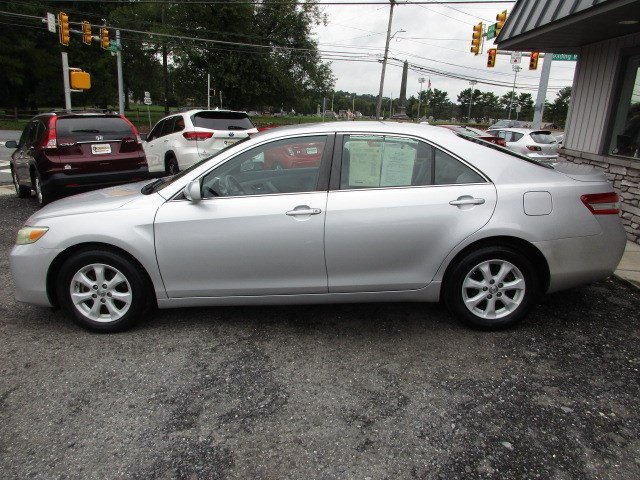 Used 2010 Toyota Camry LE FWD image 5