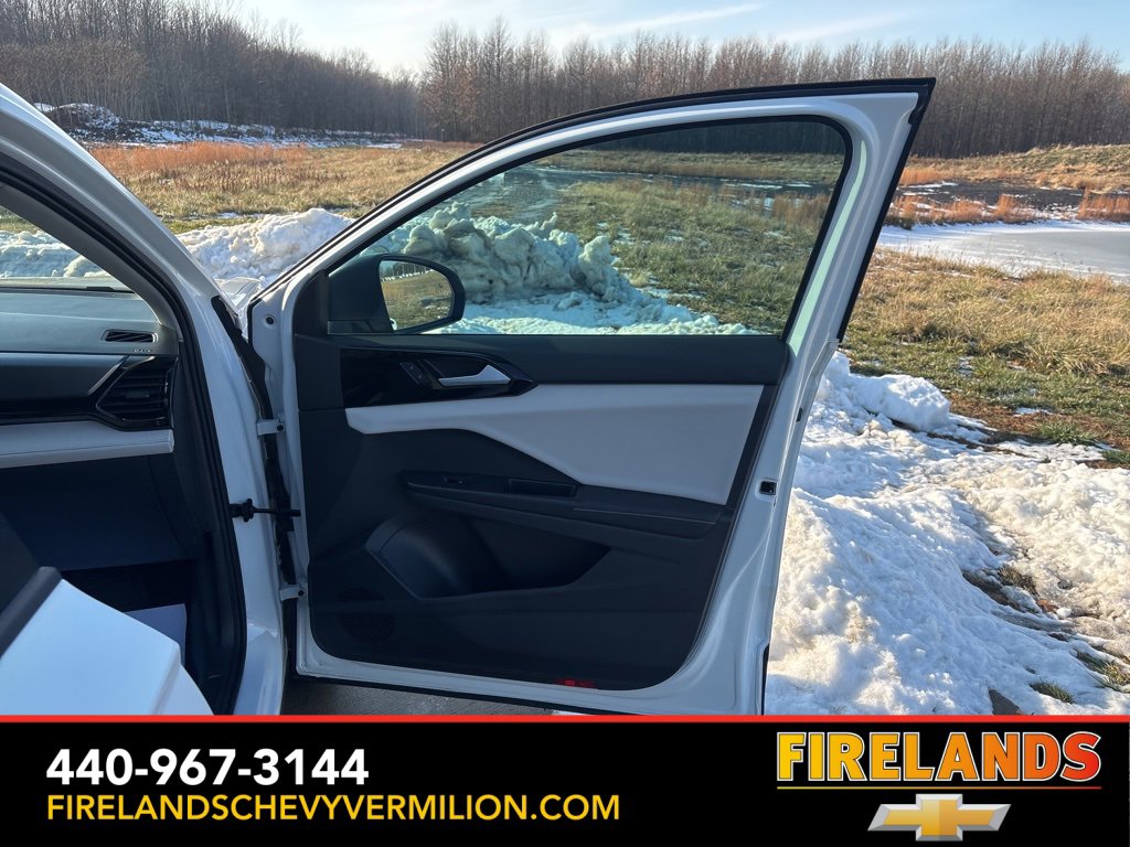 Used 2025 Volkswagen Taos S image 26