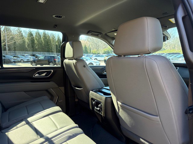 Used 2023 Chevrolet Suburban LT w/ Luxury Package image 40