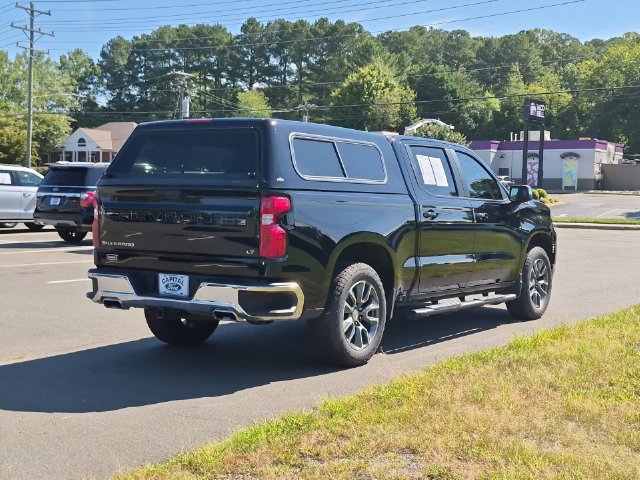 Used 2025 Chevrolet Silverado 1500 LT AWD/4WD image 13