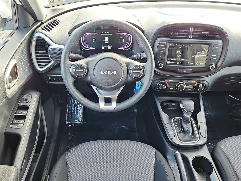 Certified 2025 Kia Soul LX w/ LX Technology Package image 11