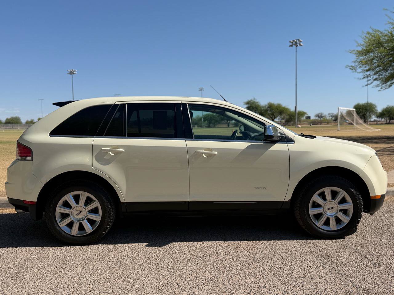Used 2007 Lincoln MKX AWD image 6