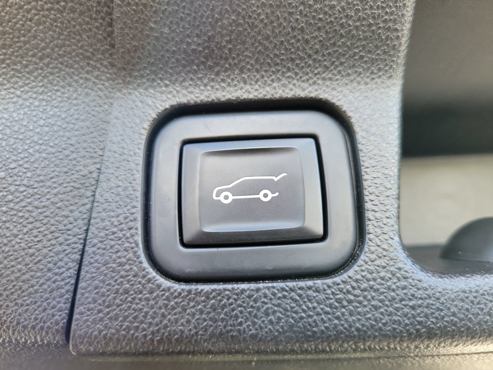 Used 2020 GMC Acadia Denali FWD image 8