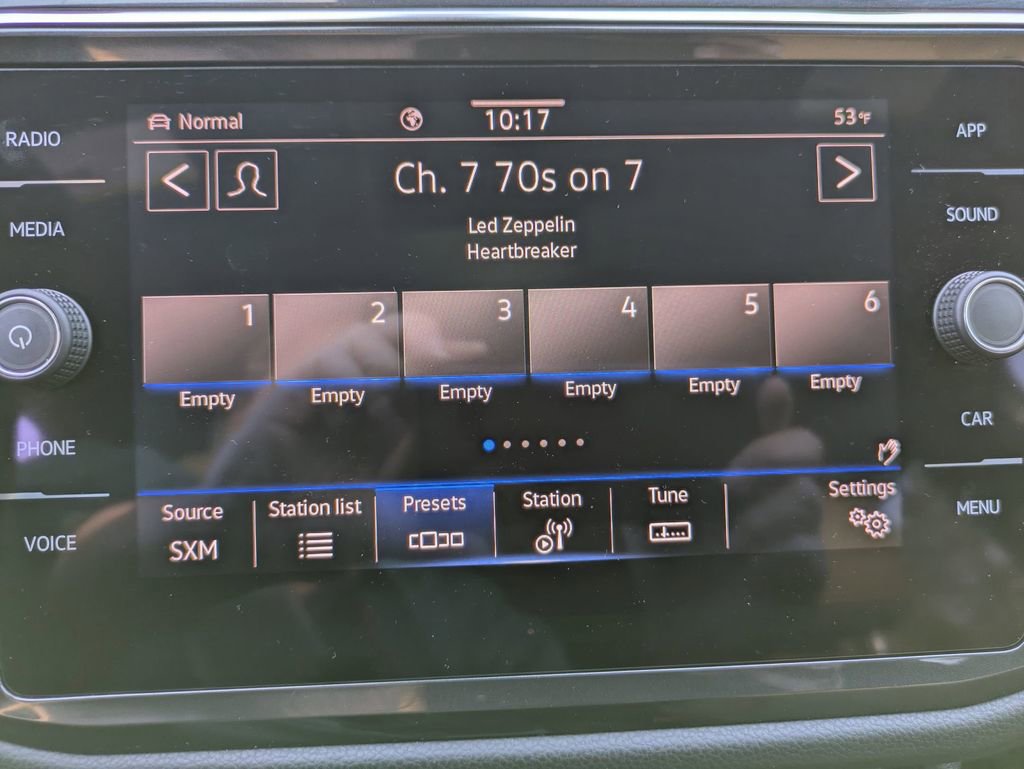 Used 2022 Volkswagen Tiguan SE AWD/4WD image 24