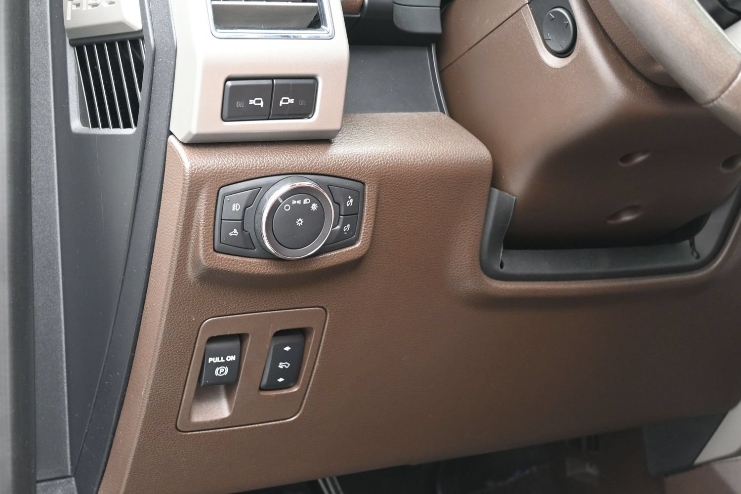 Used 2018 Ford F150 King Ranch w/ Equipment Group 601A Luxury AWD/4WD image 23