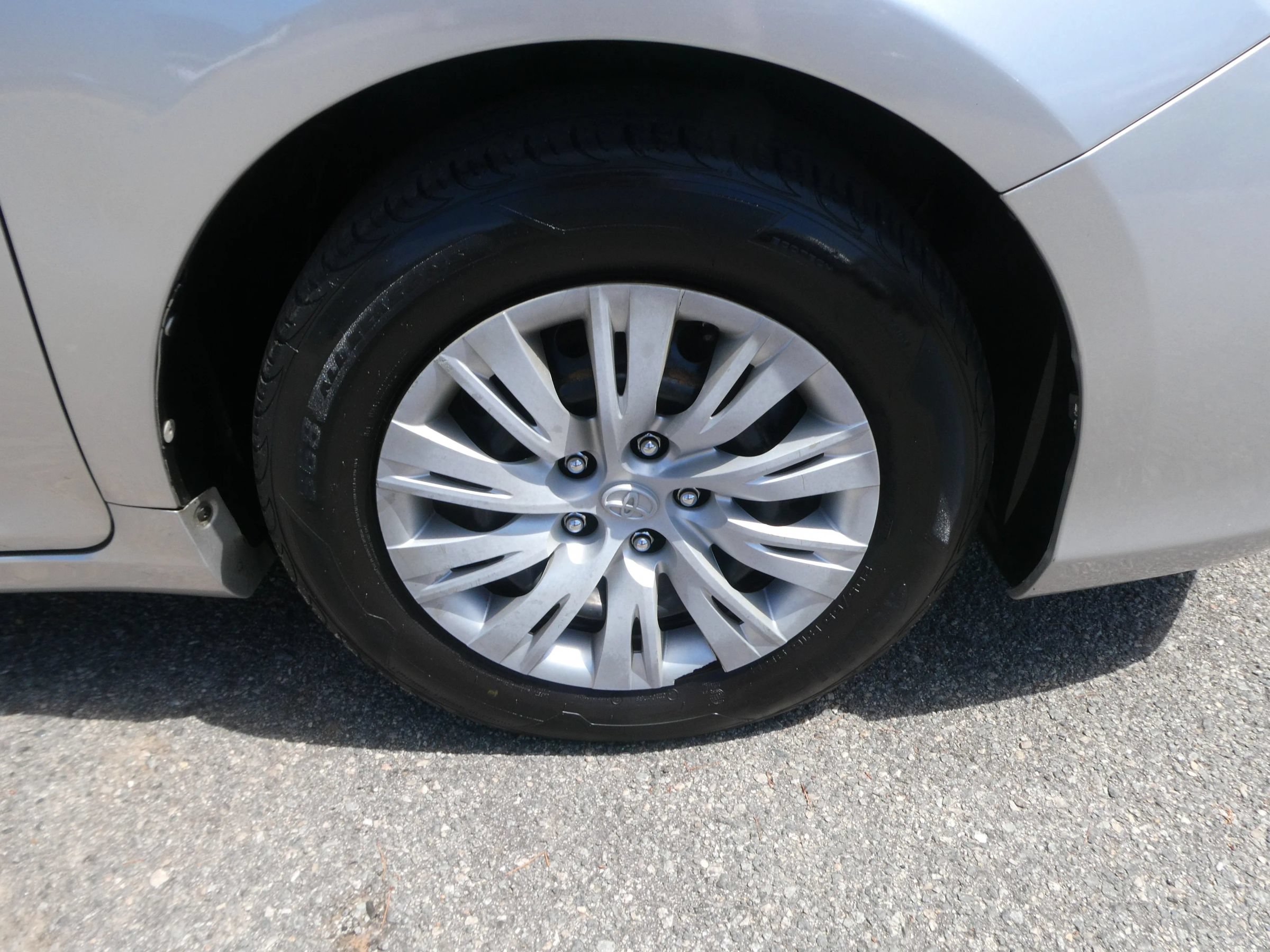 Used 2014 Toyota Camry FWD image 29