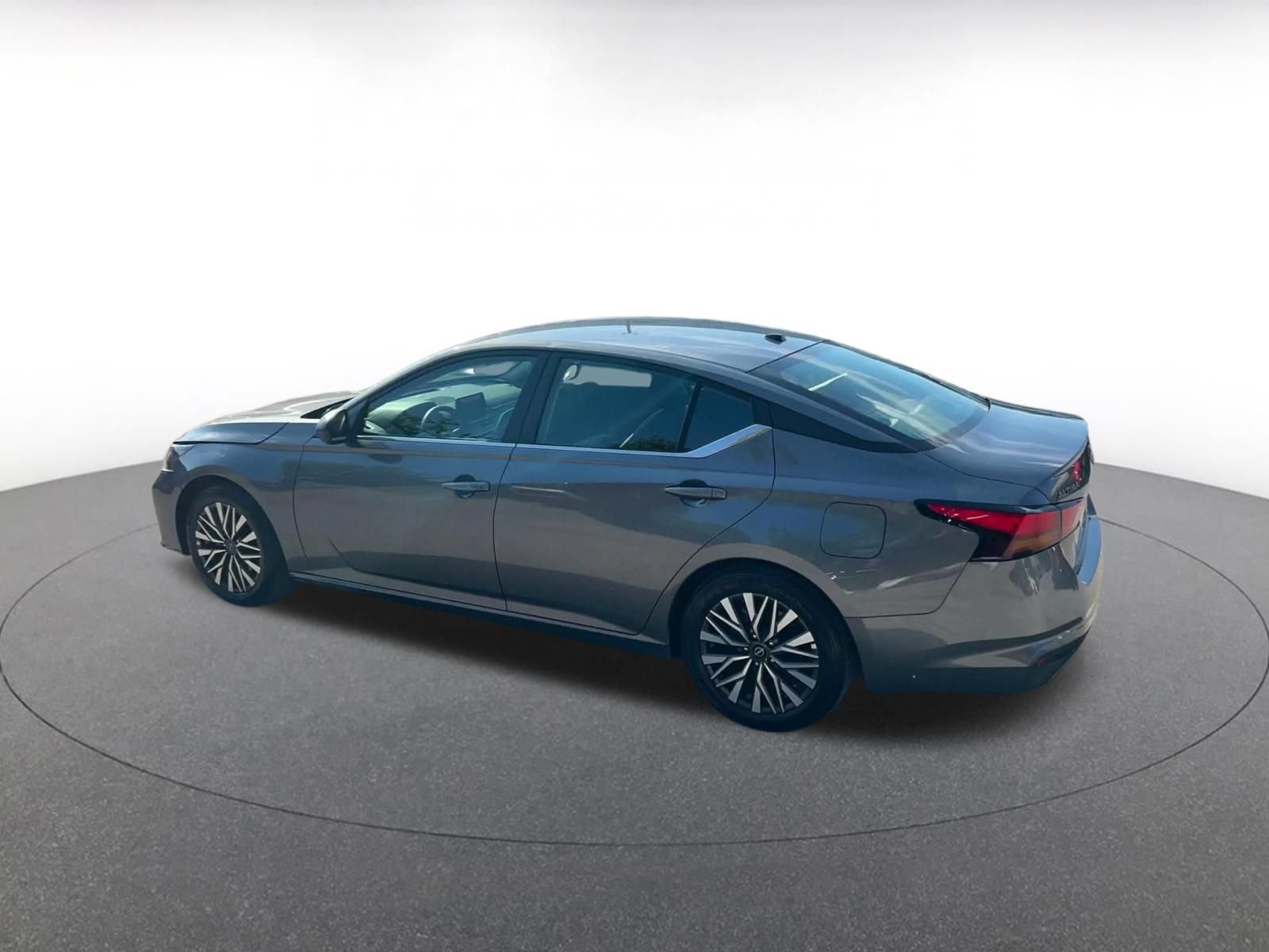 Used 2026 Nissan Altima 2.5 SV FWD image 9